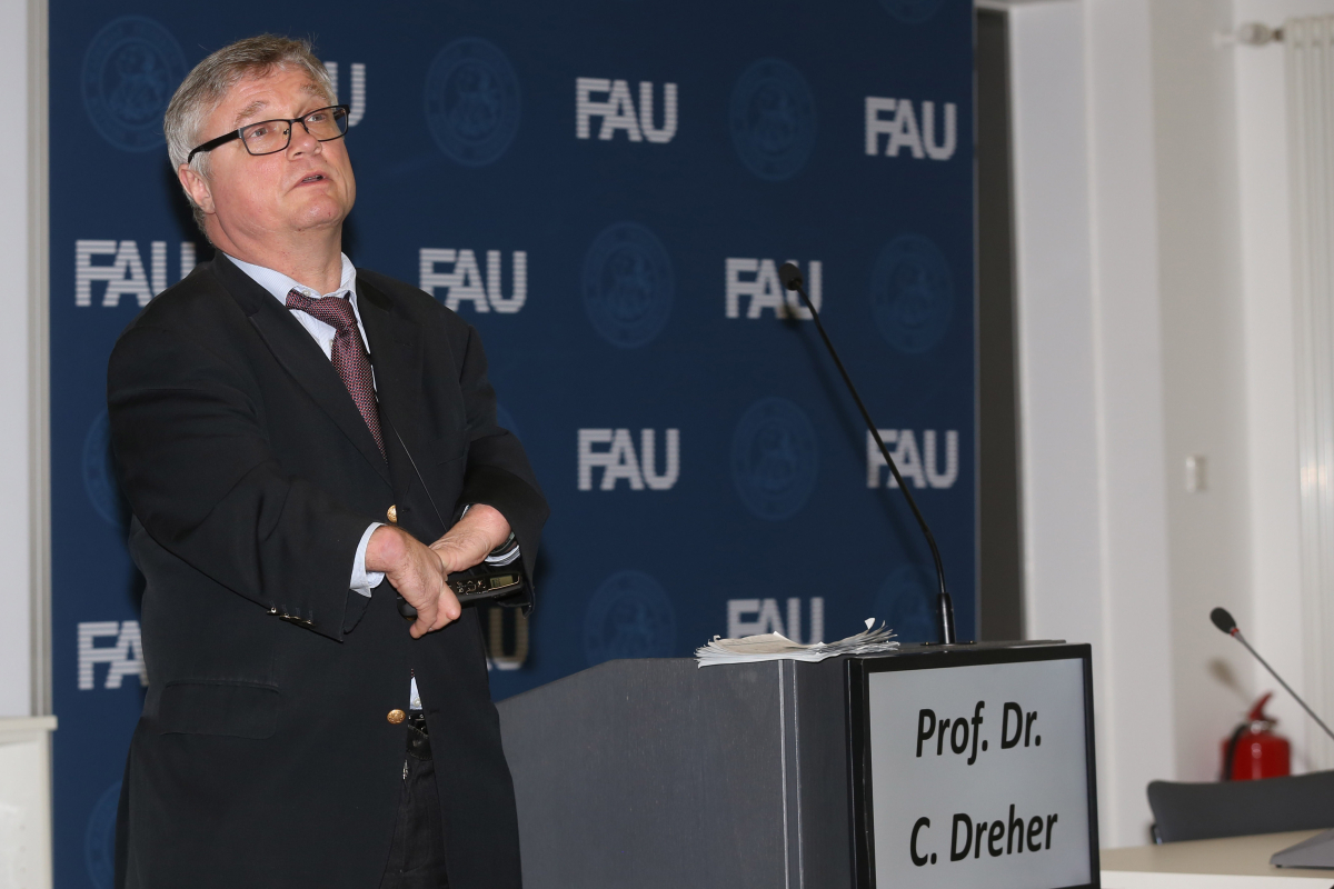 Im Jahr 2018 wird die FAU 275 Jahre alt. Ihr Jubiläumsjahr beginnt die Universität mit einem wissenschaftlichen Symposium zum Thema „Future of Research – Research of the Future“. Der Fokus ist fachübergreifend: FAU-Forscherinnen und Forscher aller Disziplinen werden gemeinsam mit internationalen Kollegen einen Blick in die Zukunft der Forschung werfen. (Bild: FAU/Kurt Fuchs)