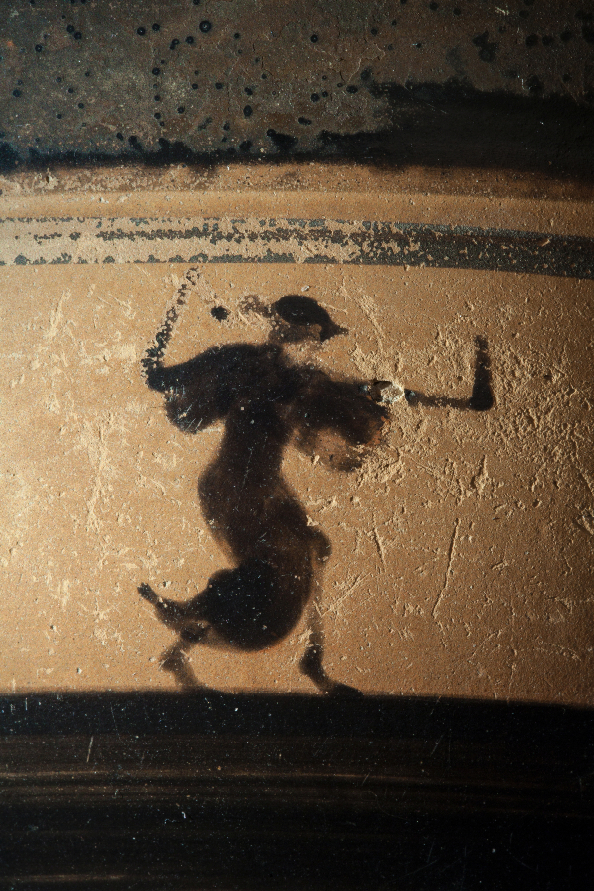 Die großformatigen Fotografien Georg Pöhleins ermöglichen erstmals einen bisher ungekannten Einblick in das ästhetische Potential unscheinbarer, oft winziger Fragmente griechischer Keramik. (Bild: FAU/Georg Pöhlein )